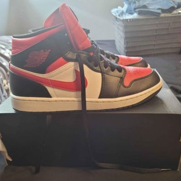 Air Jordan 1 Mid- Mens Size 10 - Worn 5 times- Crease Protector included